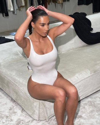 kimkardashian_1339320391563262925879092042326274218064732n.jpg