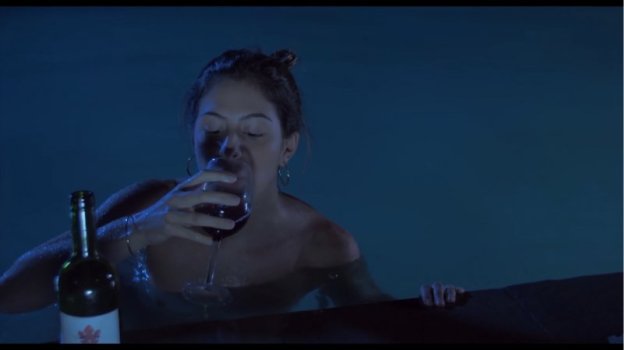 SEBASTIANA, LA MALDICION. ALICIA MERCADO TOPLESS Y CULO 0 (2).jpg