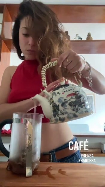 lucianablombergd's instagram 2021-2-6 story[(000162)2021-03-08-14-58-41].JPG