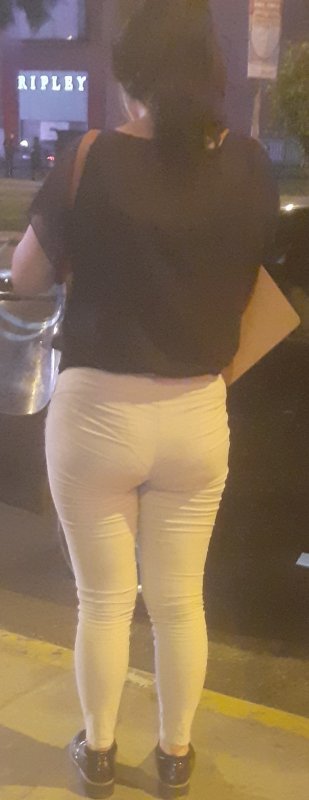 chibola culona parad (1).jpg