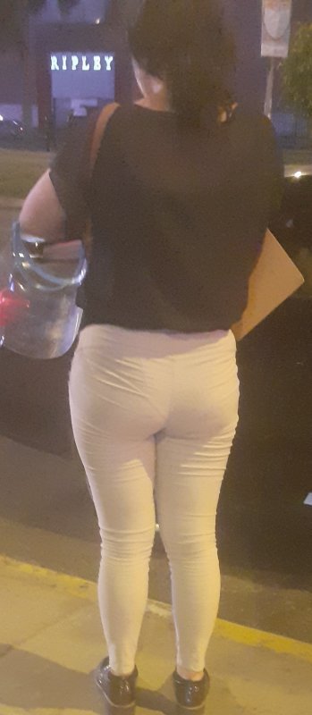 chibola culona parad (2).jpg