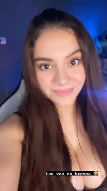 anggela (2).jpg anggela (2).jpg