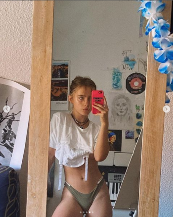 Screenshot 2022-02-09 at 00-35-57 Clara Galle.png