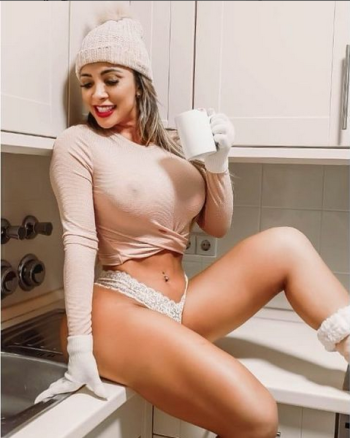 Screenshot 2022-02-10 at 06-06-21 Sheyla Mell.png