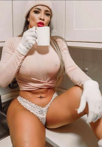 Screenshot 2022-02-10 at 06-06-42 Sheyla Mell.png