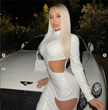 Daniella Chávez 03.png