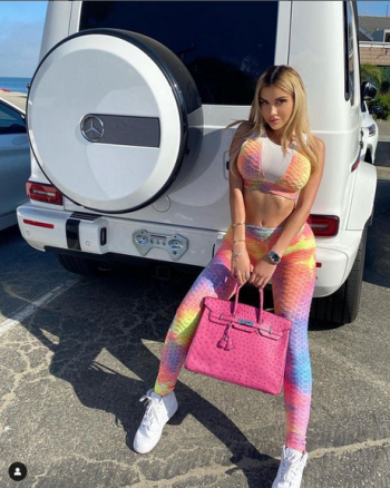 Alexa Dellanos 03.png