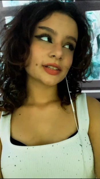 Screenshot_20220520-194916_Video Player.jpg