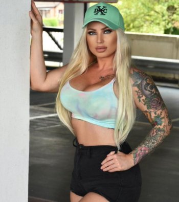 Taylor Jax (@taylorjaxukbackup) � Fotos y videos de Instagram - Google Chrome_Snap_016.jpg