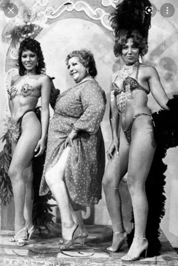 Anali Cabrera, Esmeralda Checa y Teddy Guzman.jpg