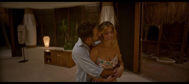 Stephanie-Cayo-nude-topless-and-sex-Amalgama-MX-2020-1080p (1).jpg