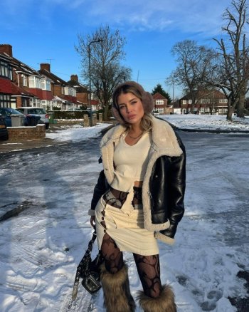 flavialaosu-___2994829705340962716___-2.jpg flavialaosu-___2994829705340962716___-2.jpg