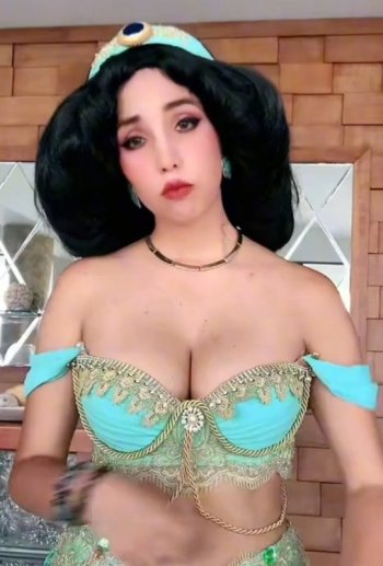 Screenshot_20230207-212318_Video Player.jpg