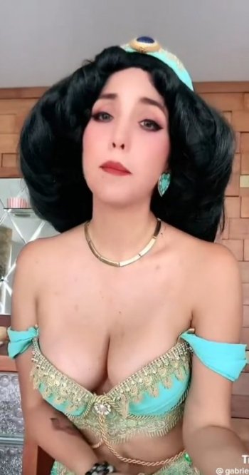 Screenshot_20230207-212253_Video Player.jpg