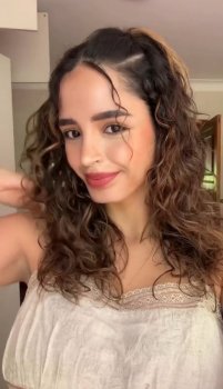 Screenshot_20250408_050622_Video Player.jpg