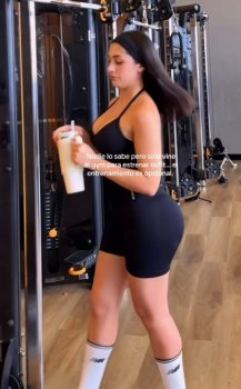 Screenshot_20250424_065946_Video Player.jpg