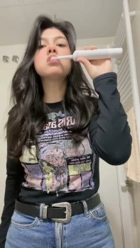 Screenshot_20250513_214040_Video Player.jpg