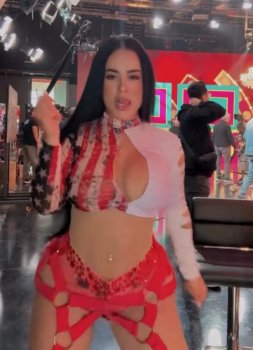 Screenshot_20250515_002105_Video Player.jpg