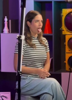 Screenshot_20250525_214432_Video Player.jpg