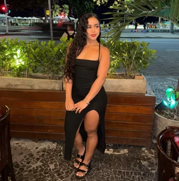 Un poco tarde pero que linda me veo ✨🖤 (1).webp