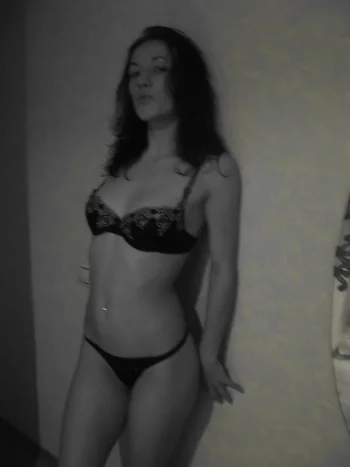 Sexy Girlfriend Poses and Fucks 130908025.webp