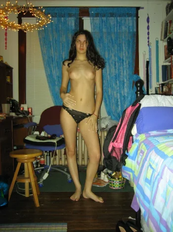 Virgin 18 YO 130109009.webp