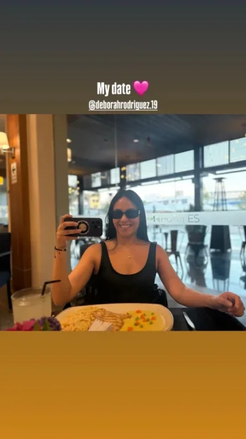 deborah_r_selfie_almuerzo.webp