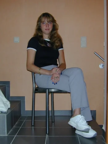 Amateur Girl and Her Mom Posing 1306110004.webp