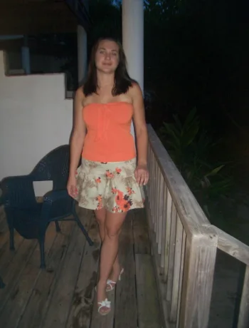 Girlfriend likes to be naked 130612005.webp