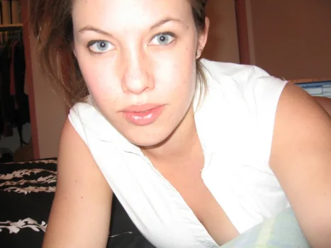 Hot College Poser 150406039.webp