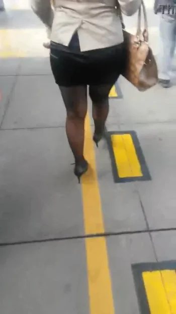 minifalda_en_el_metropolitano_00-41.webp minifalda_en_el_metropolitano_00-41.webp