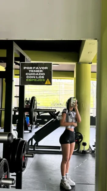 gabriella_g_selfie_gym_1.webp