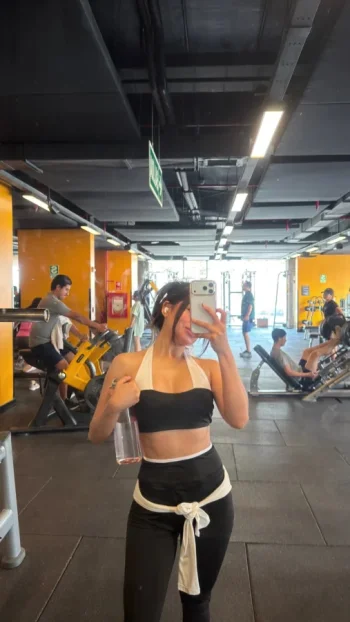 brillith_boclop_gym_selfie_1.webp