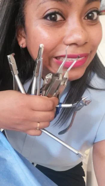 yamali_herrera_villegas_herramientas_dentista.webp yamali_herrera_villegas_herramientas_dentista.webp