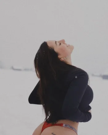 Day in the snow 🤍❄️Interesante hacer fotos después de 3 años, una gran experiencia.📸 @thepures.webp