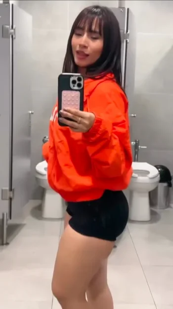 Screenshot_20260124_234418_Video Player.webp