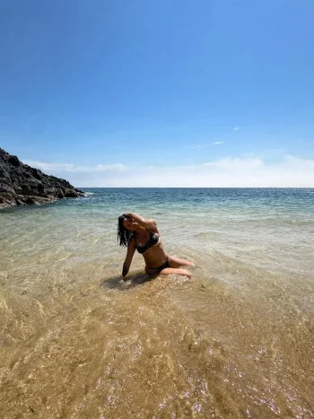 soy mas team invierno pero justo ahora no quiero que termine el verano 🌊❤️ (2).webp