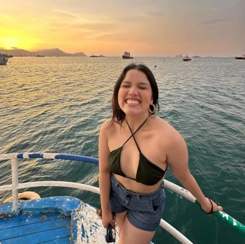 Pa que me invitan a un yate si ya saben cómo me pongo 🤣💖. Hoy es sábado con S de Sal a perrea...webp Pa que me invitan a un yate si ya saben cómo me pongo 🤣💖. Hoy es sábado con S de Sal a perrea...webp