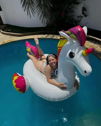 ¿Quien necesita compañía cuando se tiene una piscina solo para ti💦🌴 Se disfrutó del sol, las ...webp ¿Quien necesita compañía cuando se tiene una piscina solo para ti💦🌴 Se disfrutó del sol, las ...webp