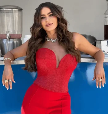 sofia-vergara-52-v0-v7lg88nekiqe1.webp