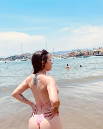 Ya se vienen los 33 ✨🌊Cuenta regresiva… ...#playa #verano2025 #hb #mar #arena #bikini (1).webp