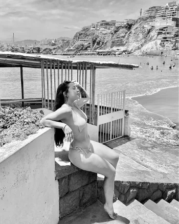 Ya se vienen los 33 ✨🌊Cuenta regresiva… ...#playa #verano2025 #hb #mar #arena #bikini (3).webp