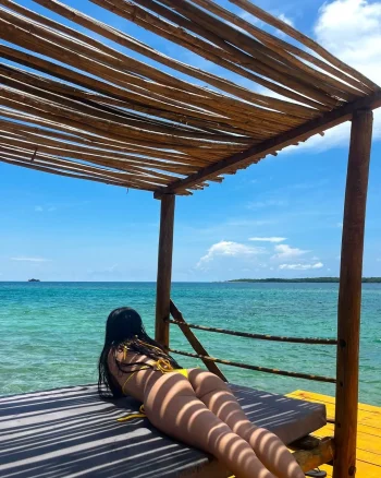 Hecha para días de sol y bikini 🩷 (3).webp