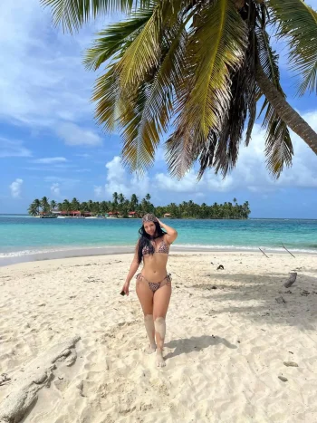 El paraíso se vive en bikini 💙Perro Chico, San Blas.📍🇵🇦#PerroChico #SanBlasPanama #BikiniLif ...webp