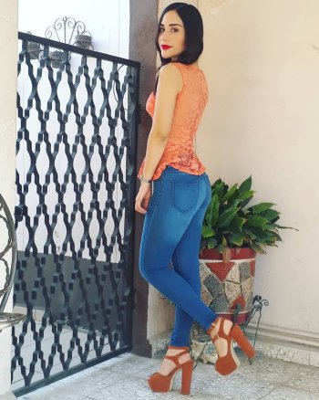 celeste.sanchez95 - BylDjvThhy8_BylDjiKBM5H.jpg