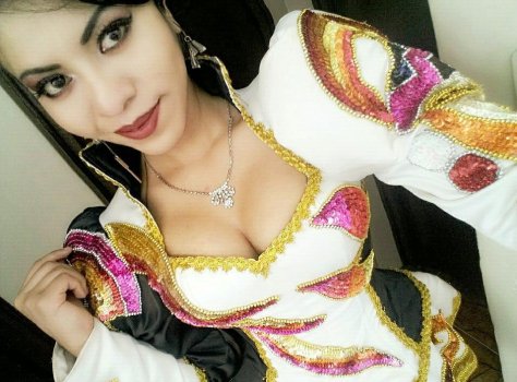 paola_apvel5 - BasHy-gjOCa.jpg