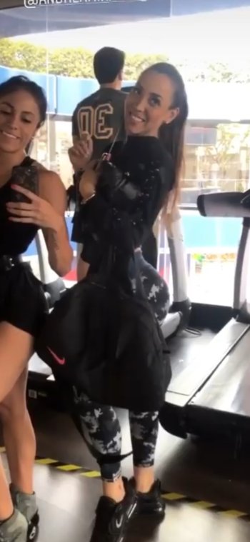 Screenshot_20200204-212403_Video Player.jpg