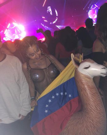 naidenfebrei - Bo-a2ing8bU_Bo-az0IltBD.jpg