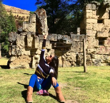 liz.andrade26 - BlwGGs7g3BY.jpg