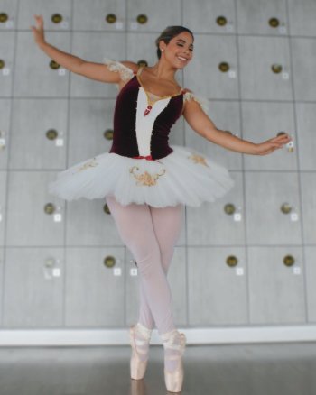 gabriela serpa on Instagram_ _----Cuando bailo me(JPG).jpg